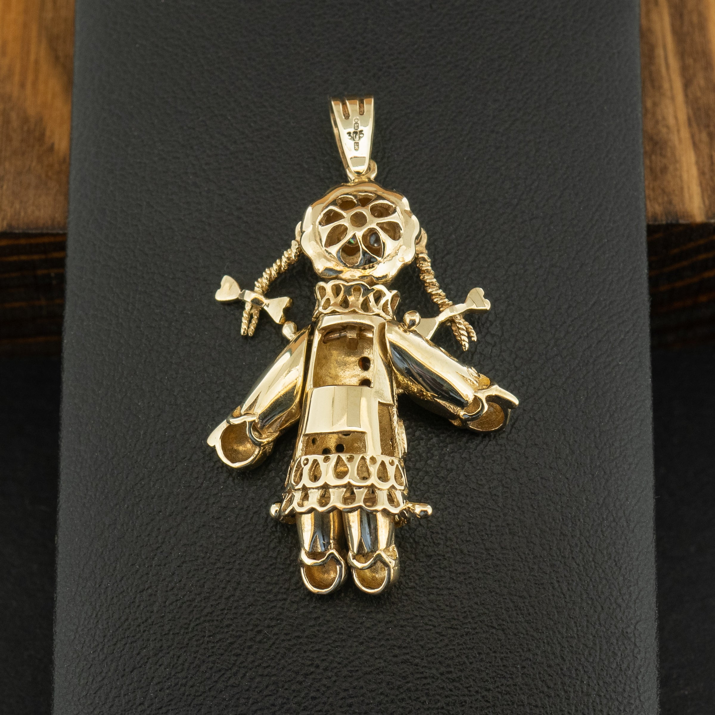 9ct Yellow Gold Garnet Doll Pendant 6.3g