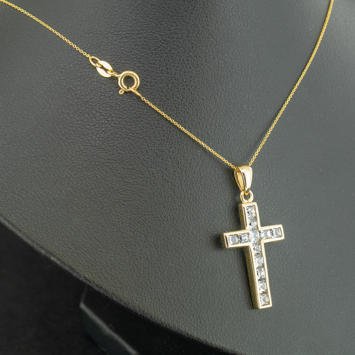 9ct Yellow Gold Cubic Zirconia Cross Pendant 4.1g