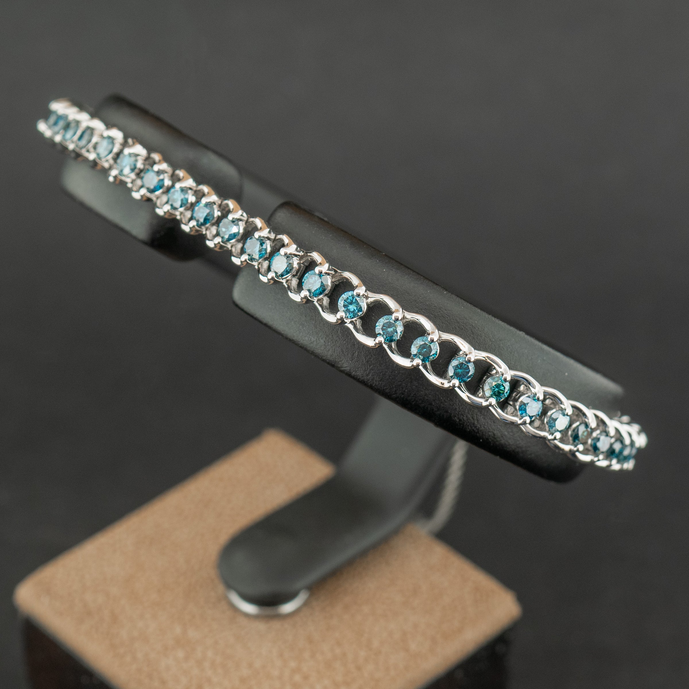 18ct White Gold 3ct Blue Diamond 7 Inch Tennis Bracelet 15.6g