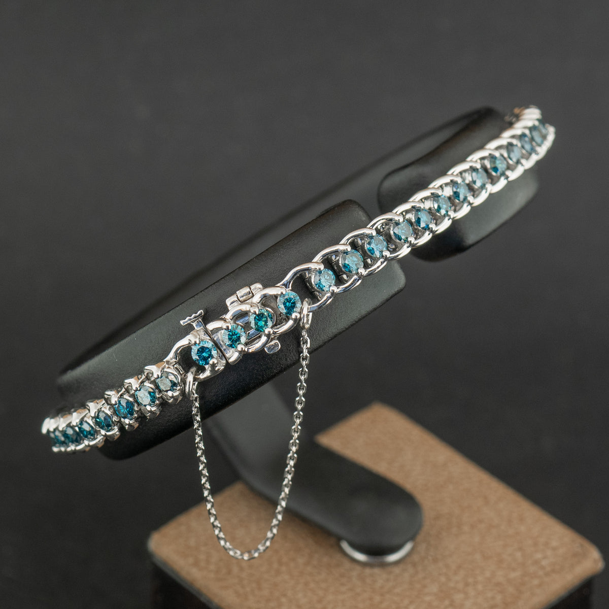 18ct White Gold 3ct Blue Diamond 7 Inch Tennis Bracelet 15.6g