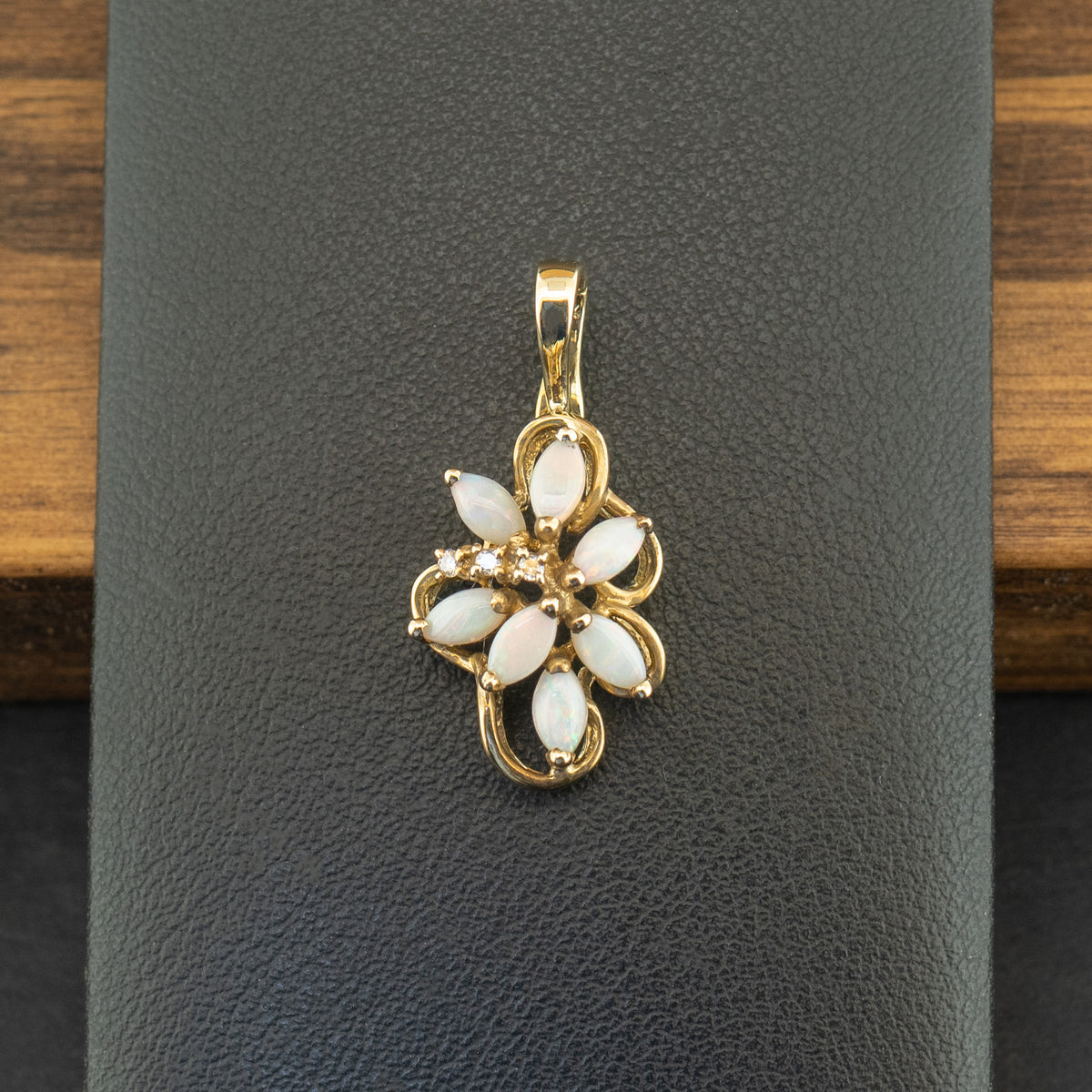 9ct Yellow Gold Opal And Diamond Pendant 1.9g