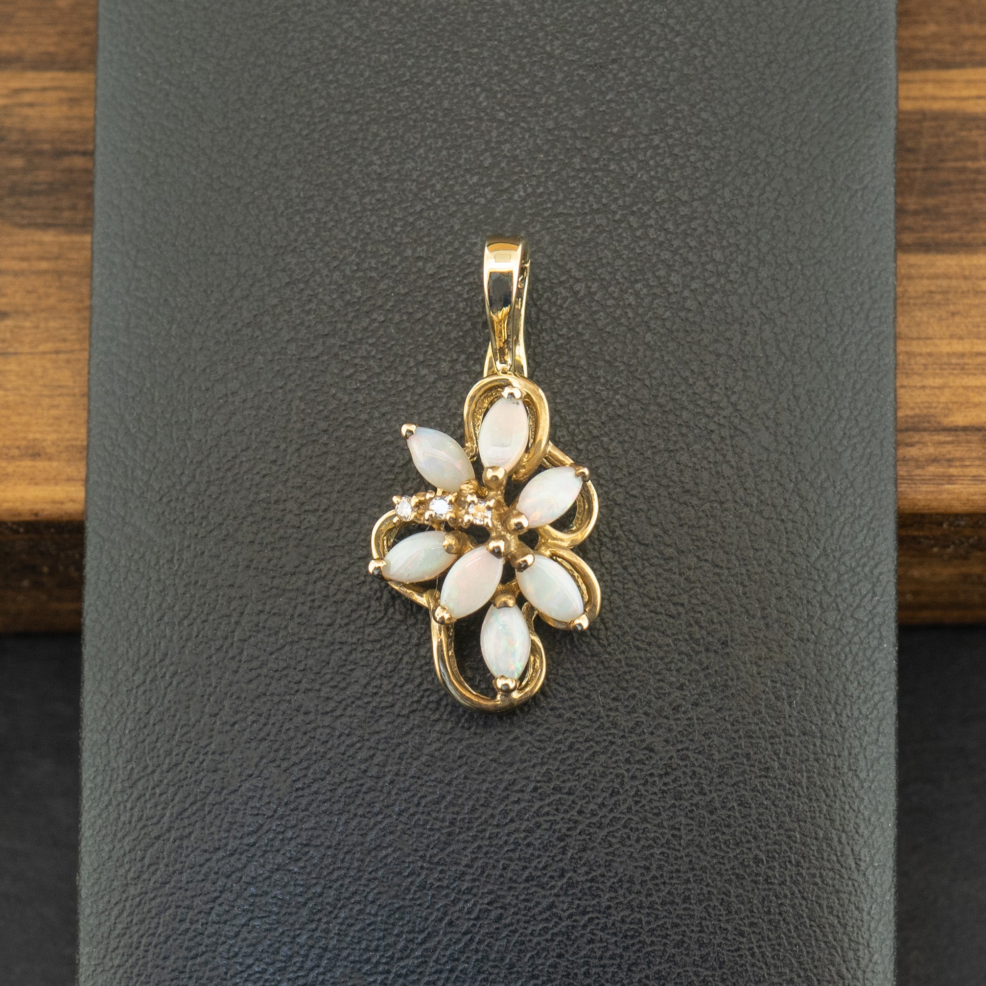 9ct Yellow Gold Opal And Diamond Pendant 1.9g