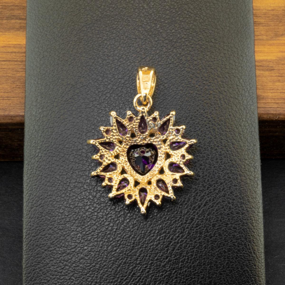 9ct Yellow Gold Purple Stone Cluster Pendant 3.8g