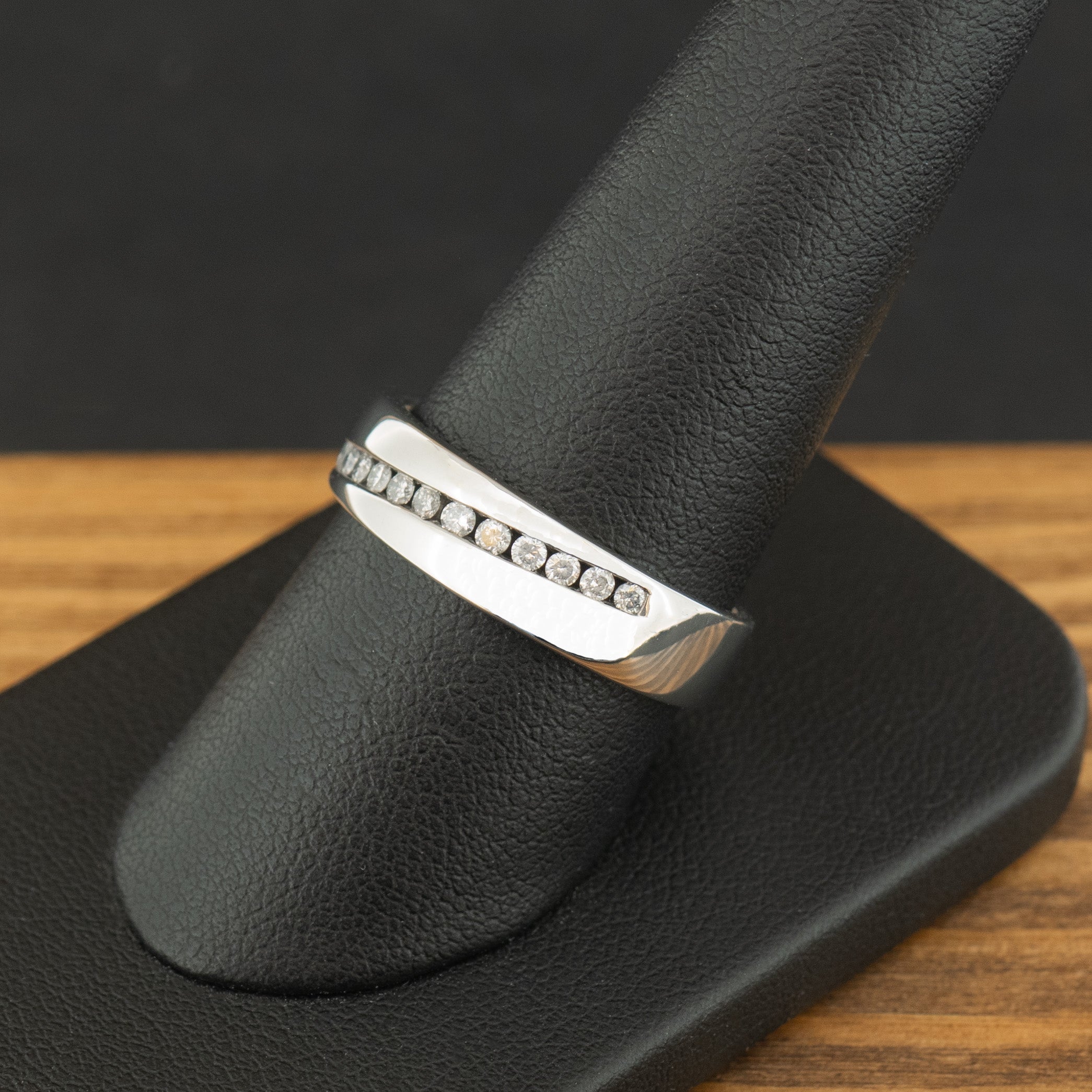 18ct White Gold 0.19ct Diamond Band Ring Size R 6.2g