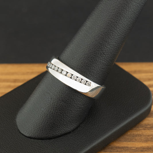 18ct White Gold 0.19ct Diamond Band Ring Size R 6.2g