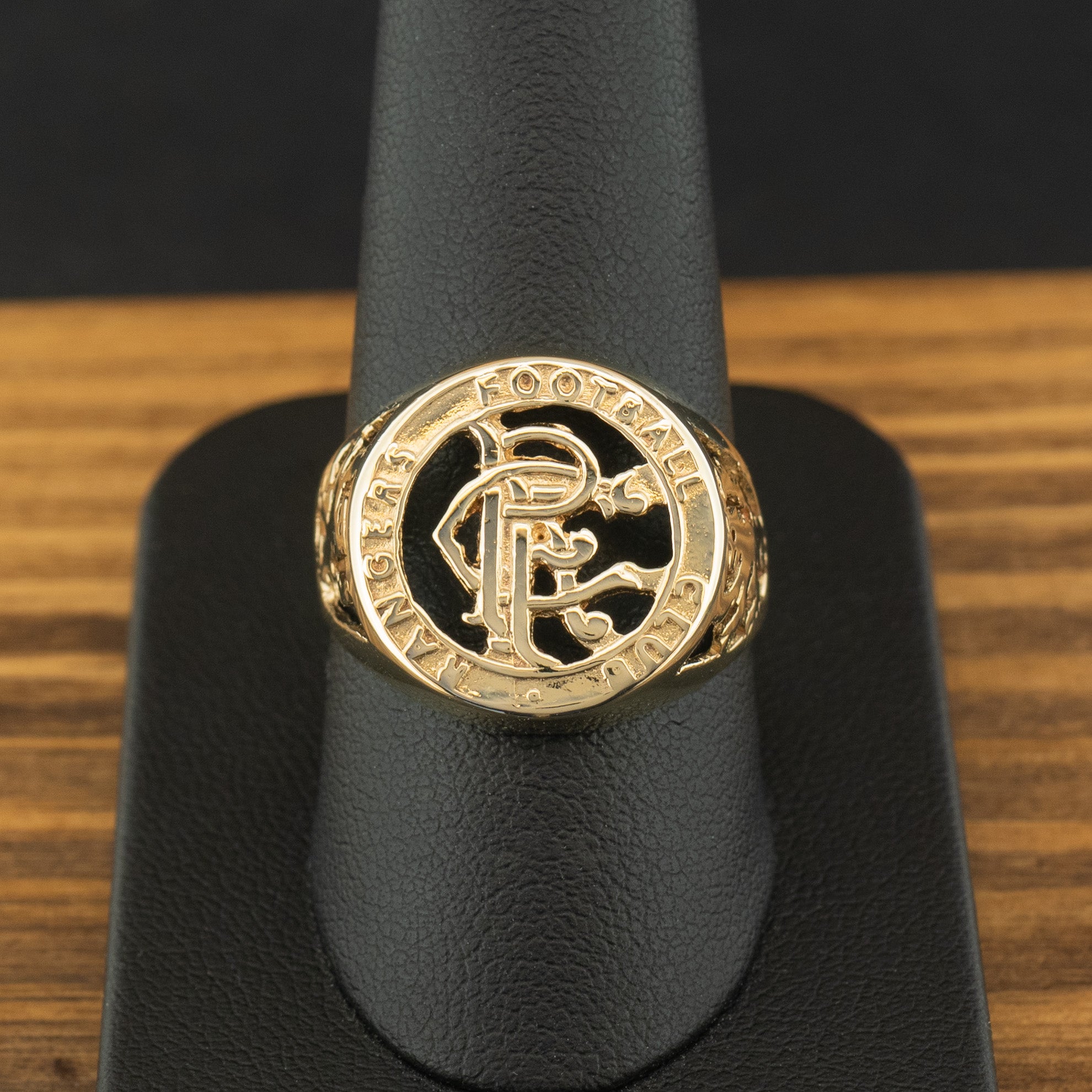 9ct Yellow Gold Rangers Football Club Ring Size S 5.2g