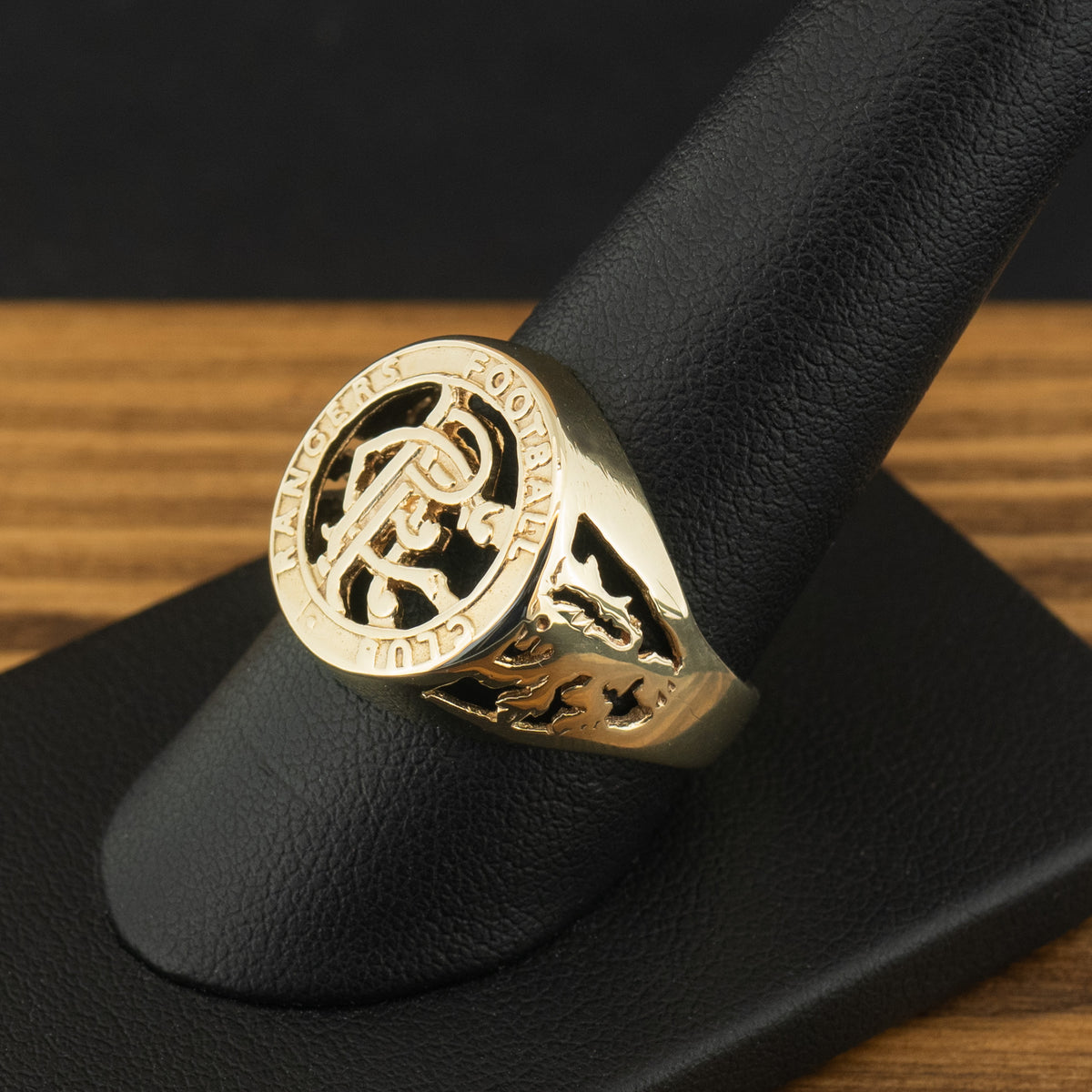 9ct Yellow Gold Rangers Football Club Ring Size S 5.2g