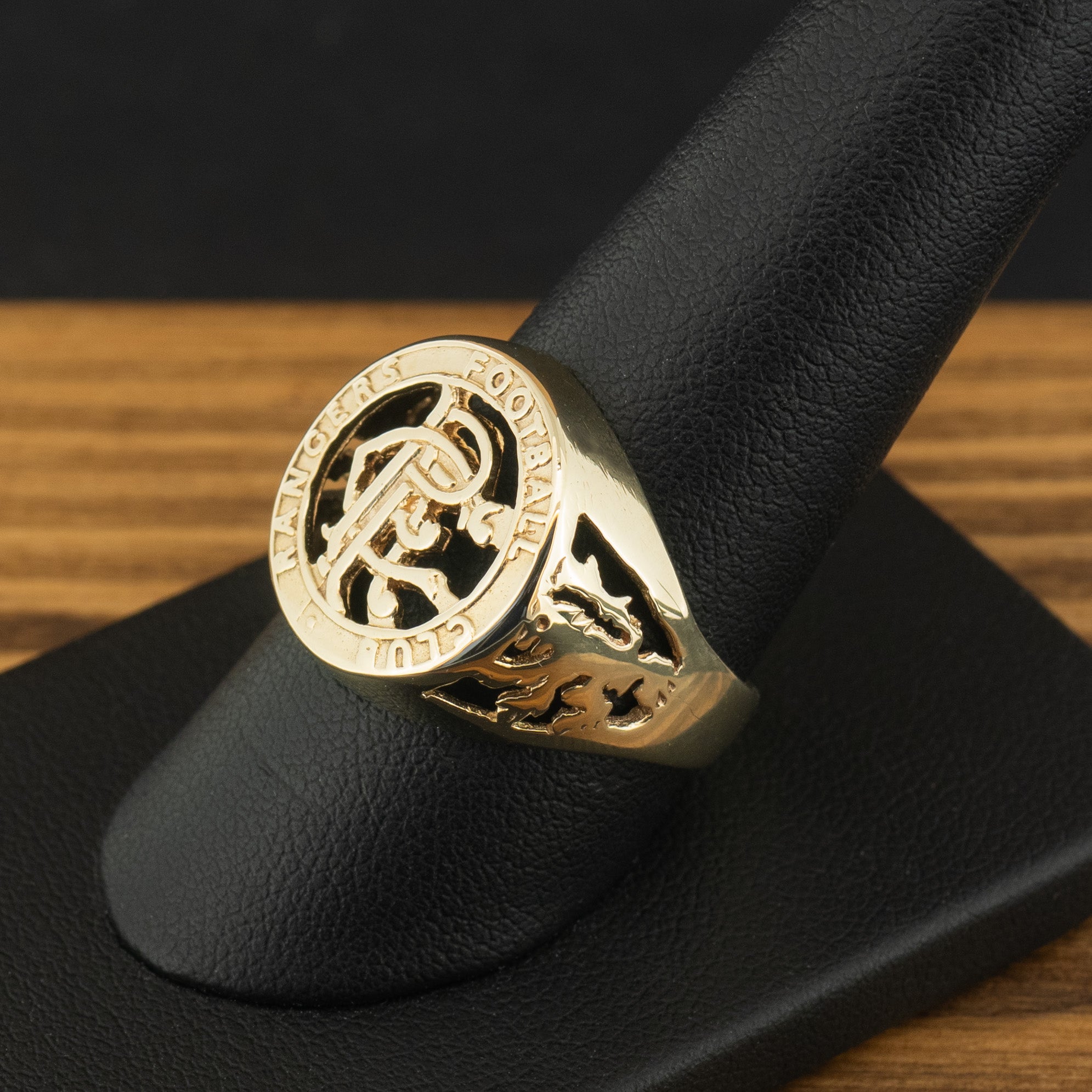 9ct Yellow Gold Rangers Football Club Ring Size S 5.2g