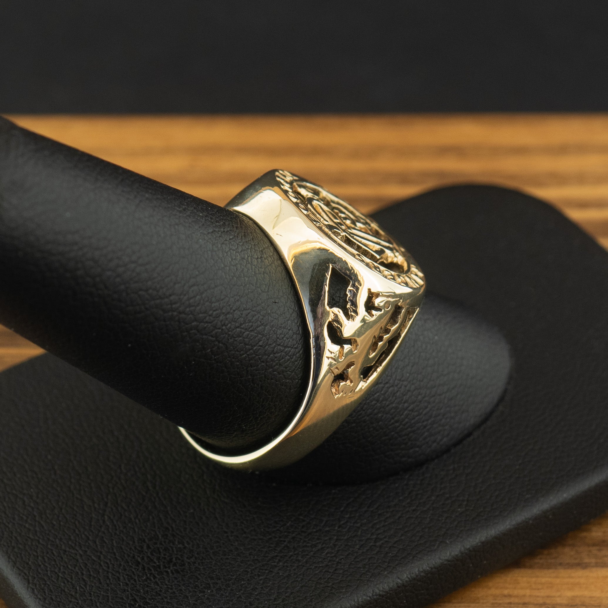 9ct Yellow Gold Rangers Football Club Ring Size S 5.2g