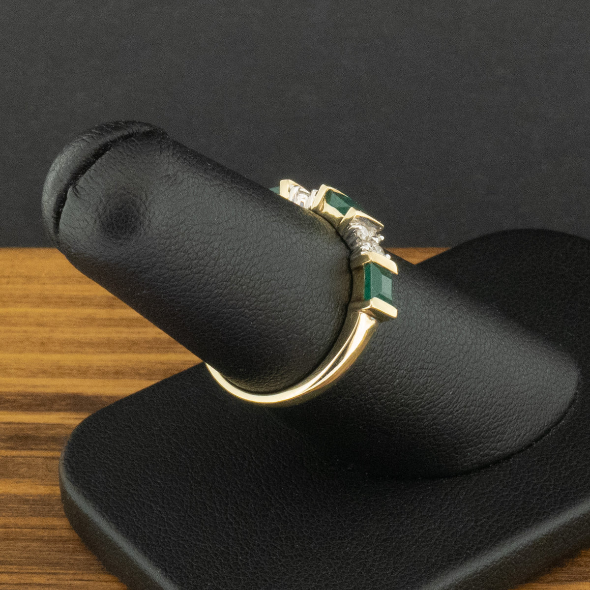 9ct Yellow Gold Emerald & Diamond Ring Size M 2.1g