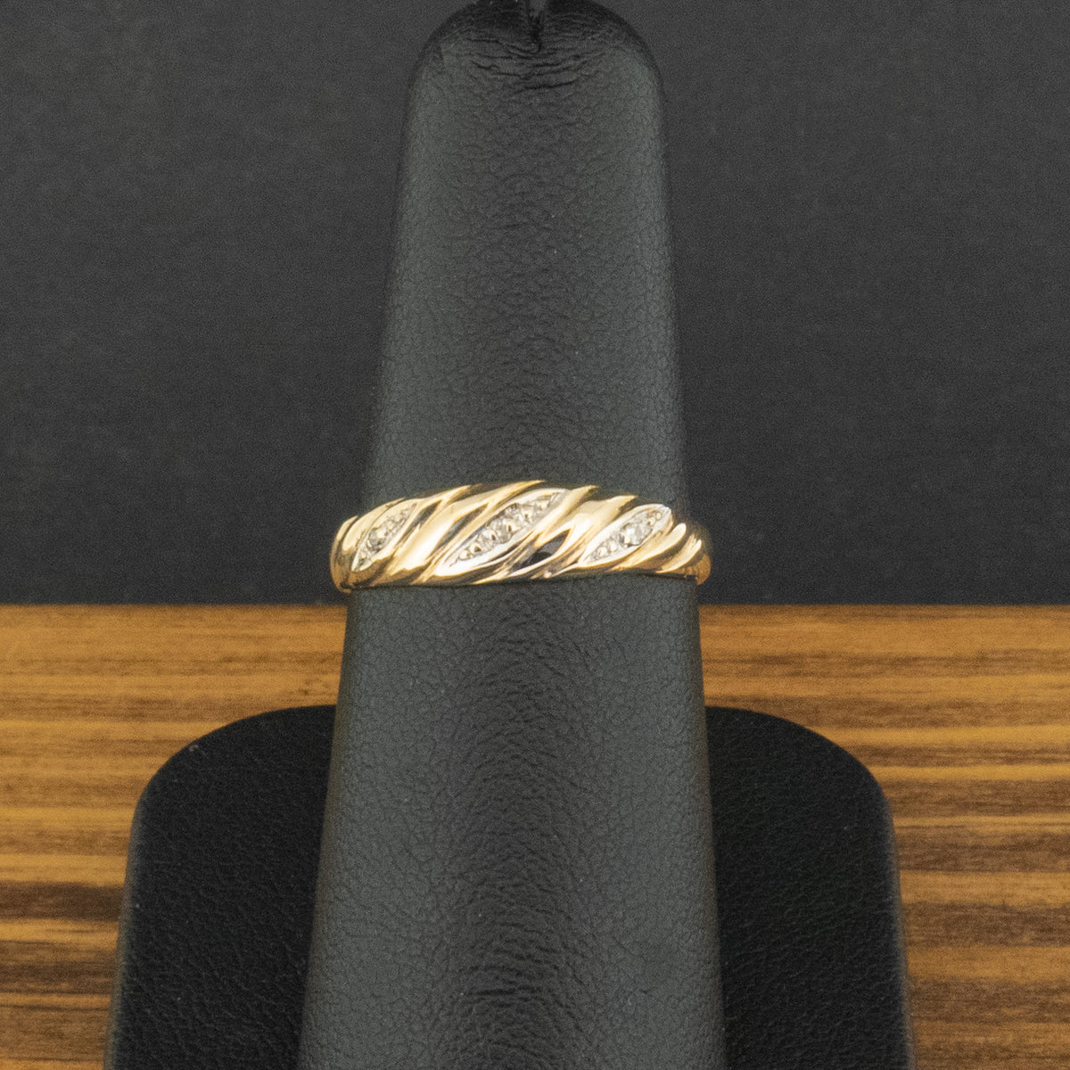 9ct Yellow Gold Diamond Chip Ring Size L 1/2 1.5g