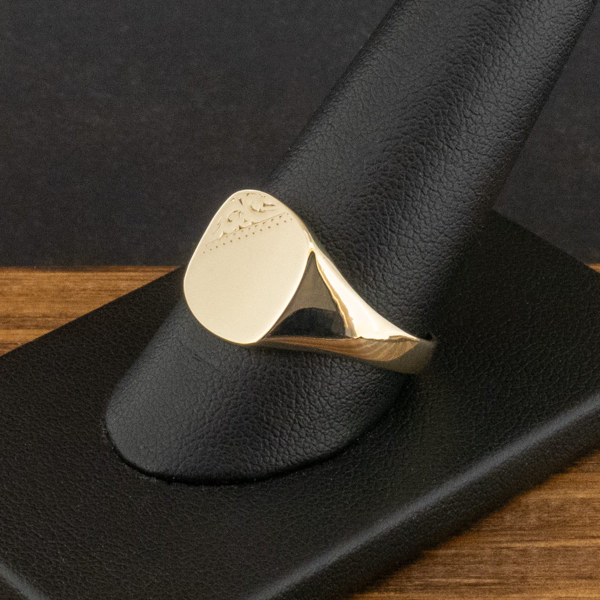 9ct Yellow Gold Signet Ring Size V 1/2 3.4g