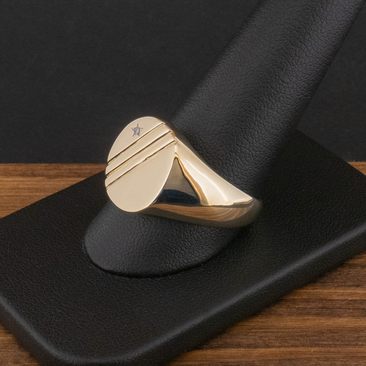 9ct Yellow Gold Diamond Signet Ring Size X 4.7g