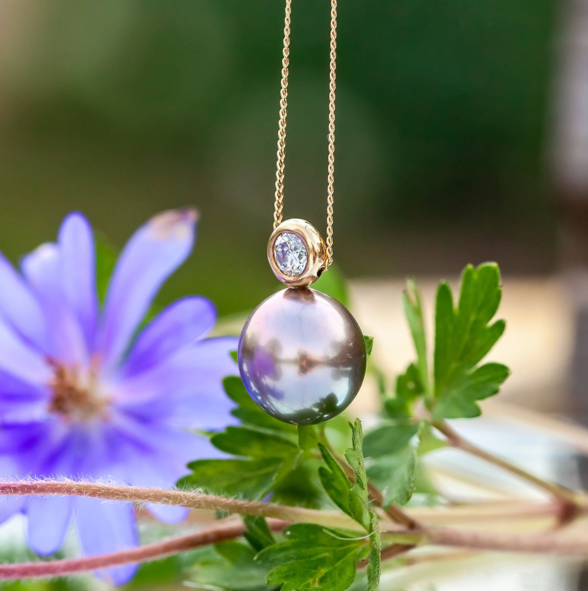 18ct Yellow Gold South Sea Pearl Diamond Pendant 18inch Necklace 3.3g