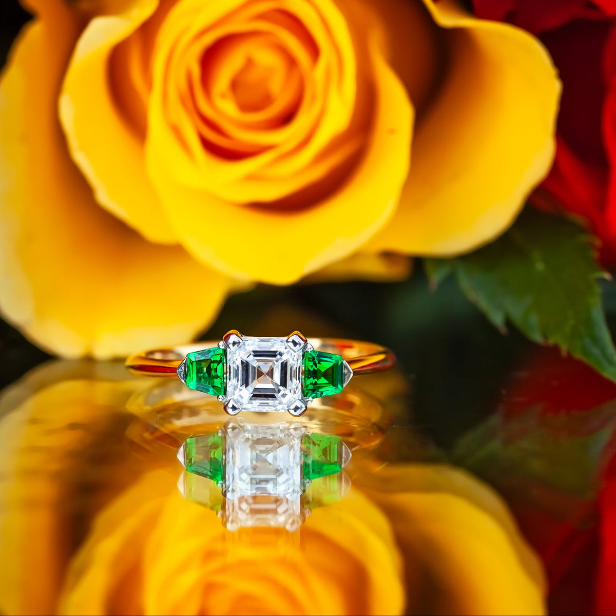 18ct Yellow Gold 0.91ct E/VS2 Diamond & Tsavorite Trilogy Ring Size L 2.9g